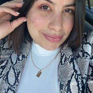 Meet your Posher, Roxana